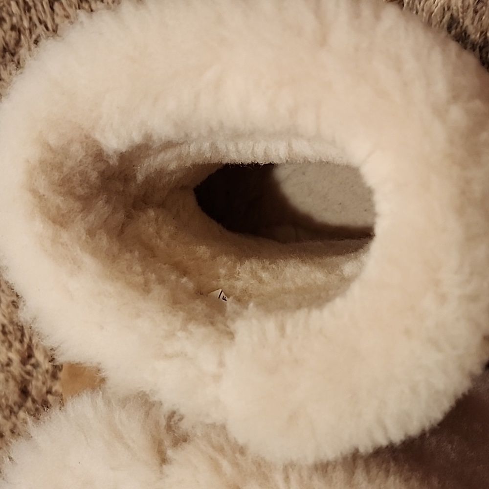 Euc Ugg Boots - image 5